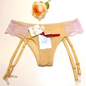 Lavender lace detailed panty w/garters